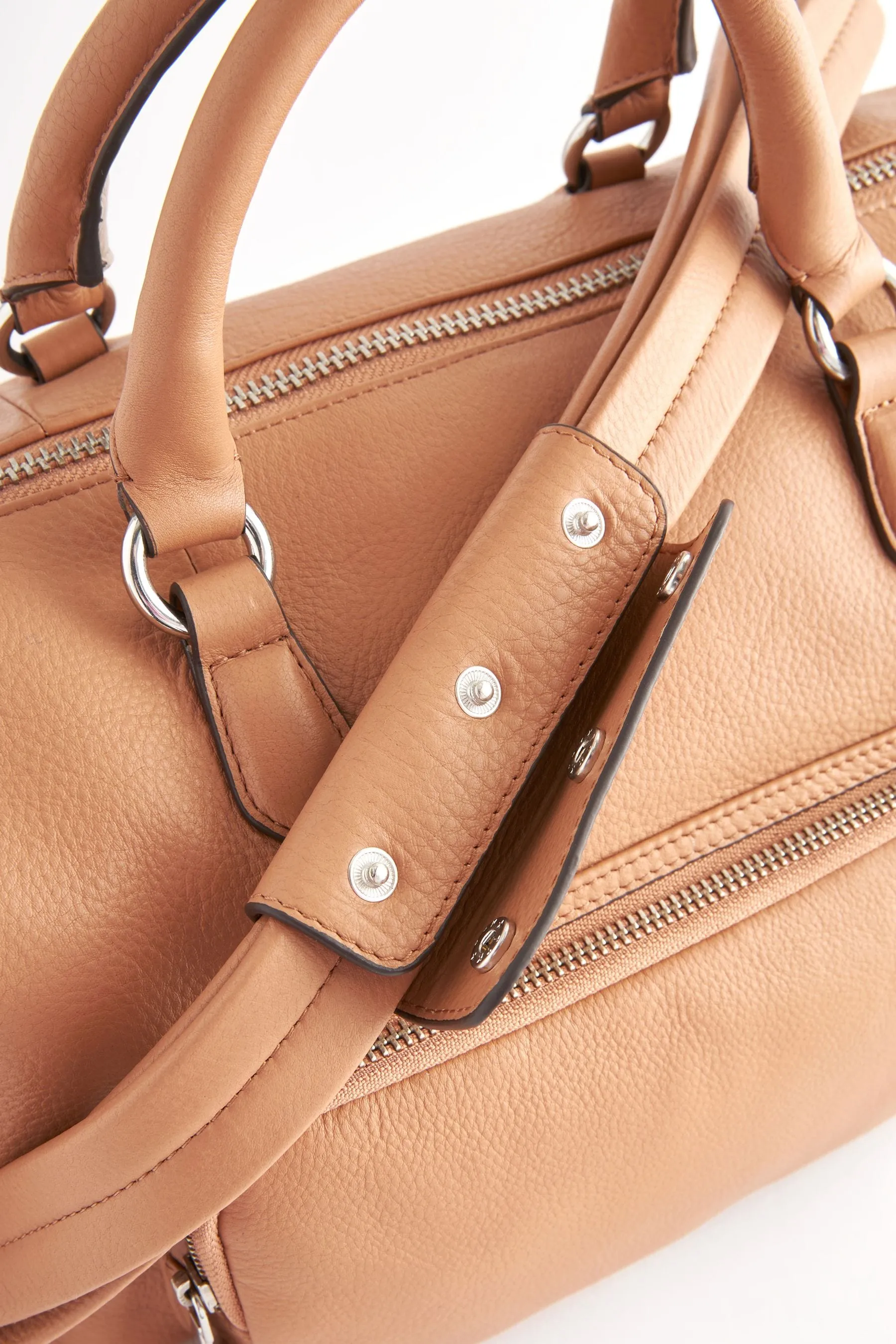 Marrone chiaro   - Borsa a mano in pelle con tasca e zip